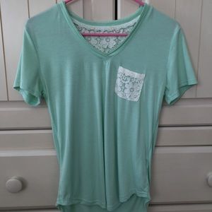 Green/blueish v neck t shirt with lace pocket